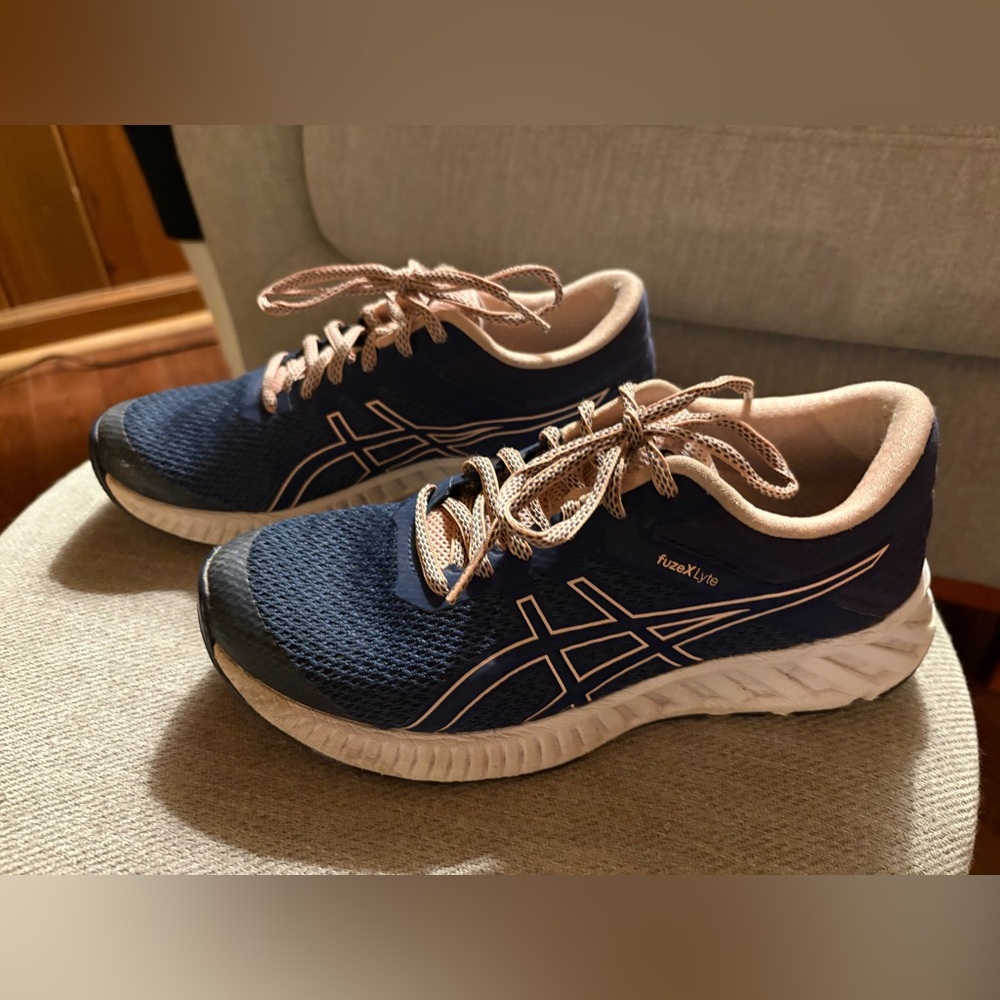ASICS 6.5 Navy and light pink Athletic Shoes, fuzexlyte, Ortholite